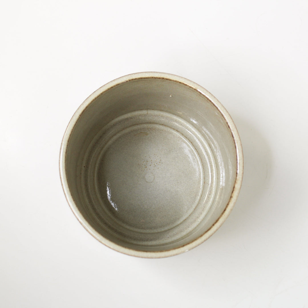 Übertopf Calma – Stone Whisper | Premium Shine Glaze Foliage Dreams