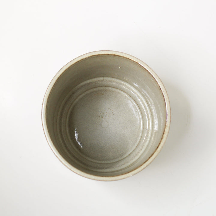 Übertopf Calma – Stone Whisper | Premium Shine Glaze Foliage Dreams