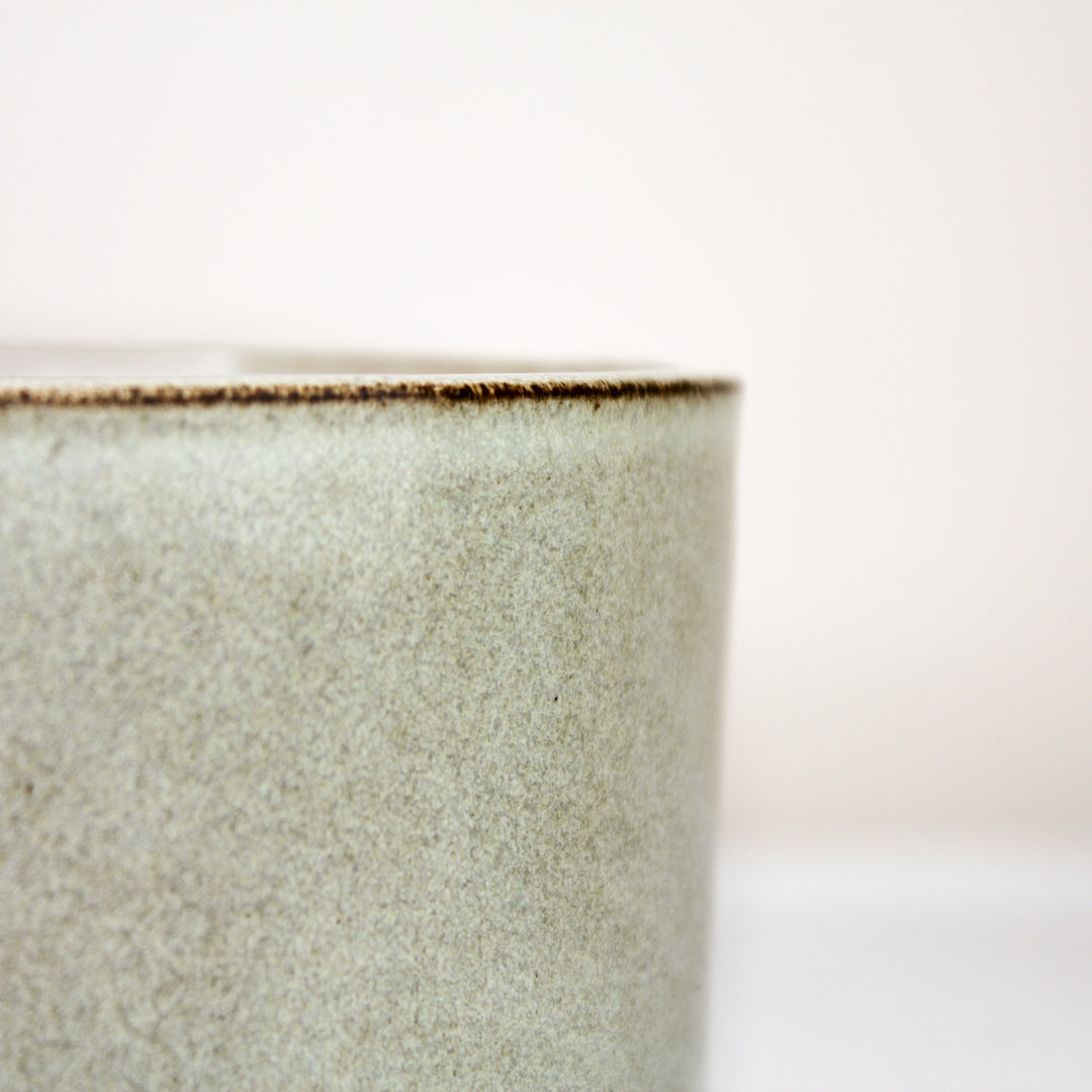 Übertopf Calma – Stone Whisper | Premium Shine Glaze Foliage Dreams